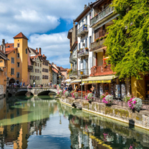 vue-de-la-vieille-ville-d-annecy-france-85722709